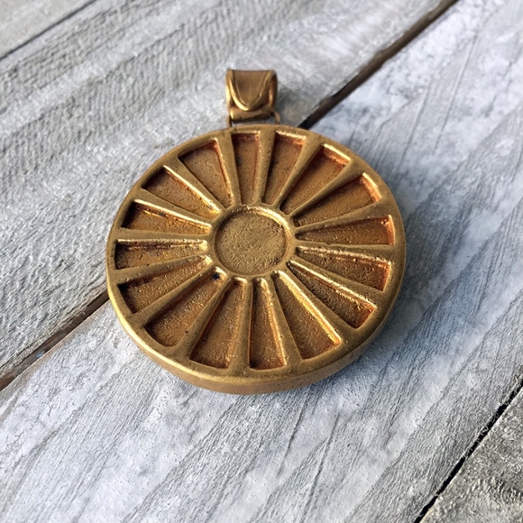 Artesian Peruvian Medallion - Picture 6 of 6